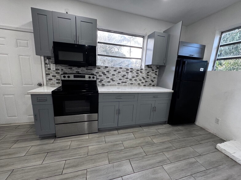 Building Photo - 841 NW 116th Ter