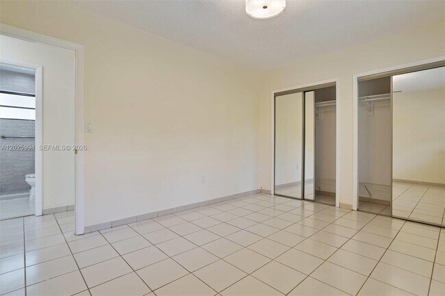 Building Photo - 337 Grand Canal Dr