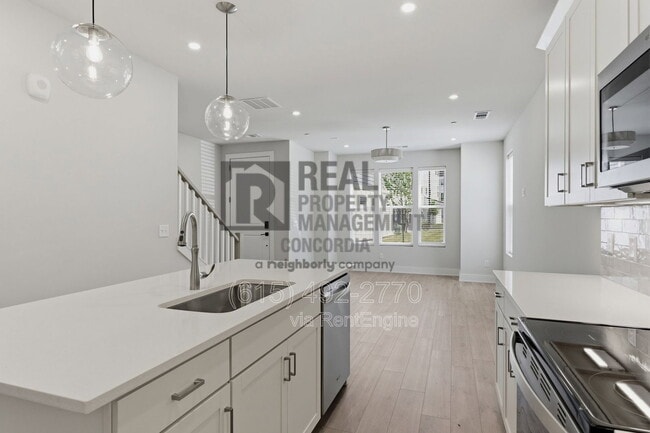 Building Photo - 110 Zola Aly