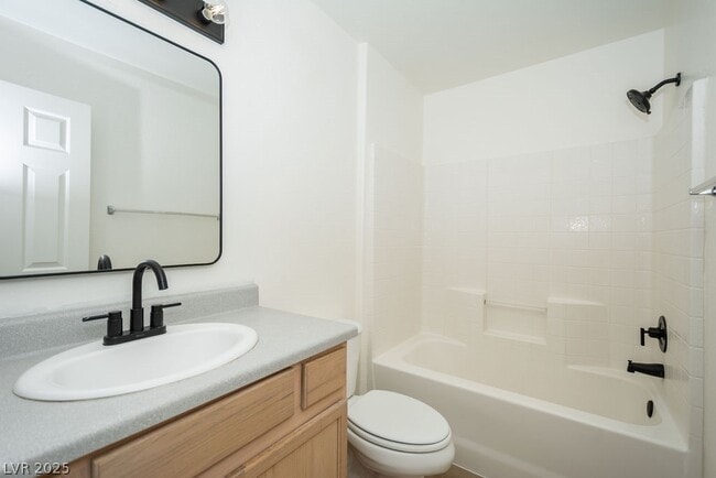 Building Photo - 2021 S Dandelion St