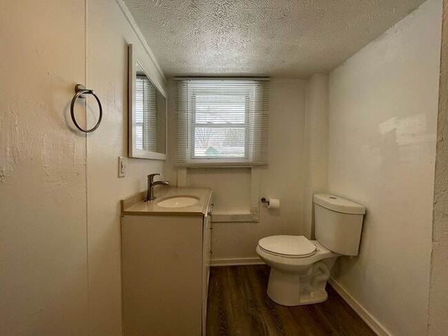 Building Photo - Charming 1-Bedroom Home in a Convenient Lo...