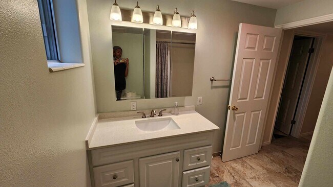 Building Photo - 1430 E 900 S