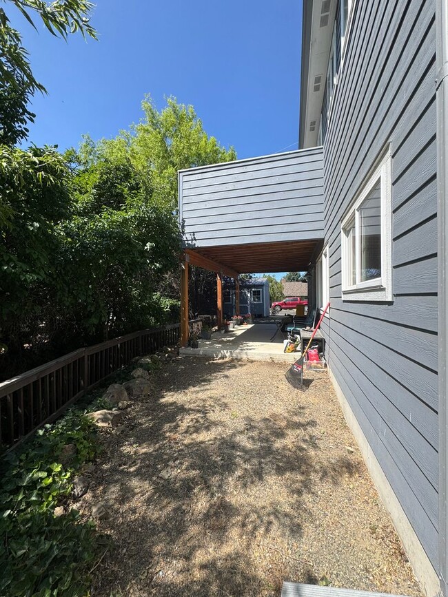 Building Photo - 3-Bed, 3-Bath Home for Lease w/ Rooftop De...