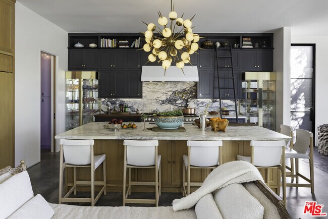 Building Photo - 6603 Dume Dr
