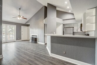 Building Photo - 2121 El Paseo St