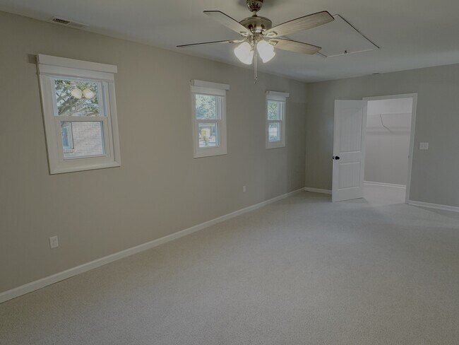 Building Photo - 1408 Suterland Rd
