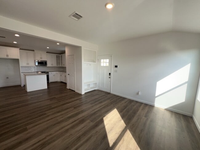 Building Photo - 695 Rd 5707