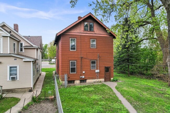 Building Photo - 1217 Grand Ave