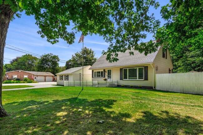 Building Photo - 6 Elwyn Rd