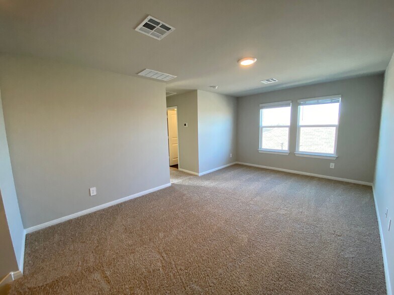 Building Photo - 154 Solitude Dr