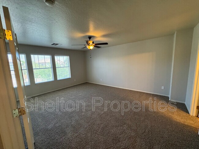 Building Photo - 14787 W Columbine Dr