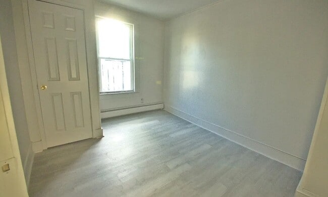 Building Photo - 61-63 Circular