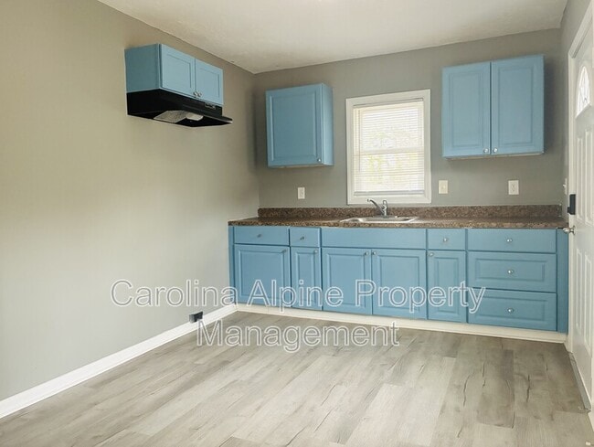 Building Photo - 1016 W Mauney Ave