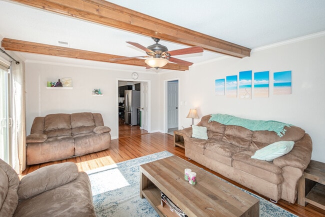 Building Photo - GORGEOUS 5 BEDROOM HOME LOCATED IN SALEM W...
