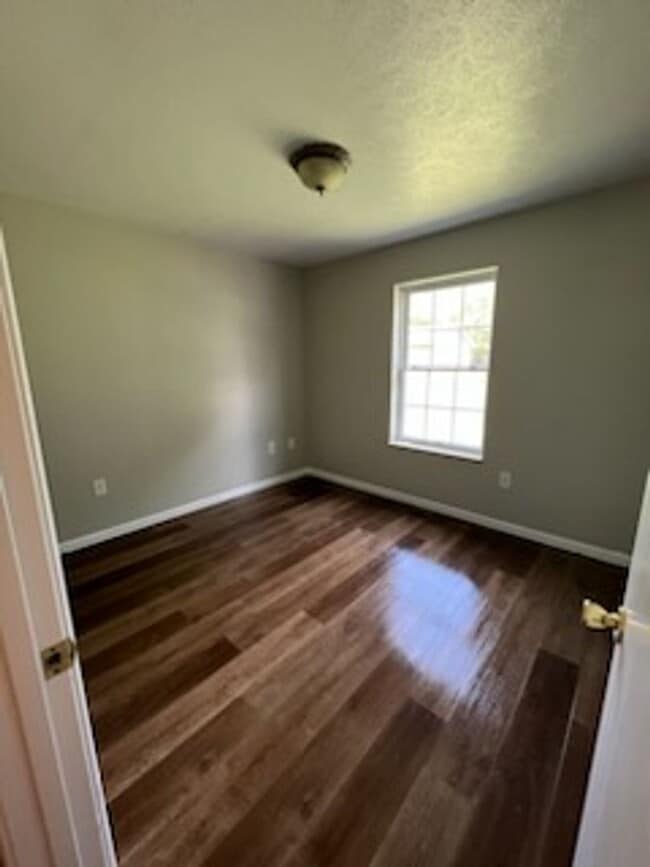 Building Photo - 3 Bed 2 Bath 2 Car Garage plus Bonus Room Available July 31, 2023