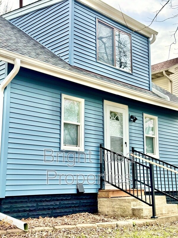 Building Photo - 5819 N 42nd Ave