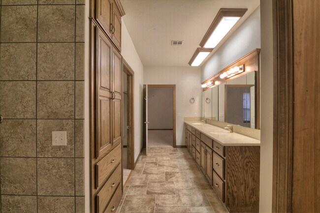 Building Photo - Regency Pointe Addition- Community Pool- 3169  Sq. Ft. Home - Large Safe Room- Edmond Schools