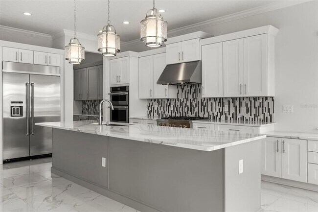Building Photo - 10511 Royal Cypress Way