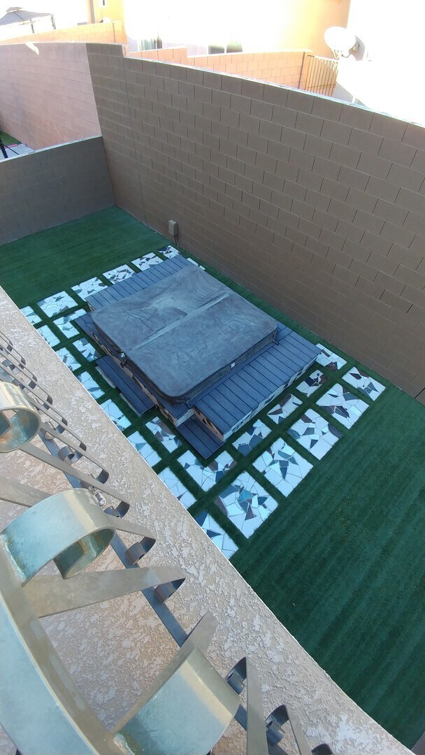 Building Photo - Multi level