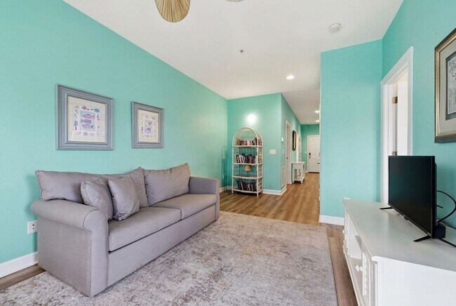 Building Photo - 5BR, 4BA Townhome - Pet Friendly with Beach Views *SEASONAL RENTAL*