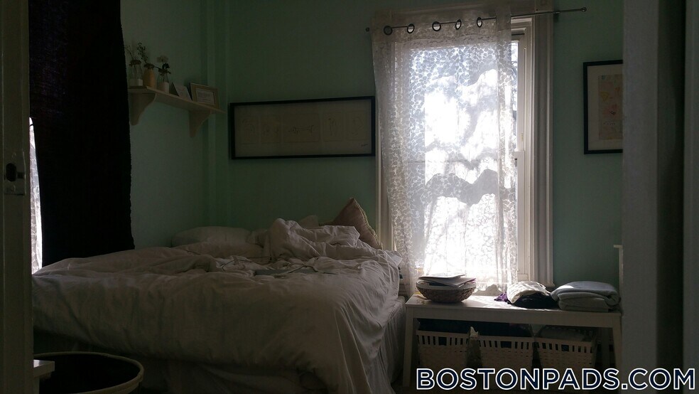 Building Photo - 3 Kinnaird St