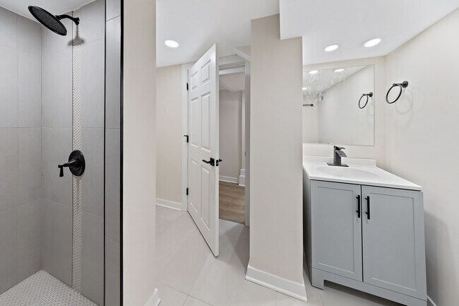 Building Photo - 4737 N Kildare Ave