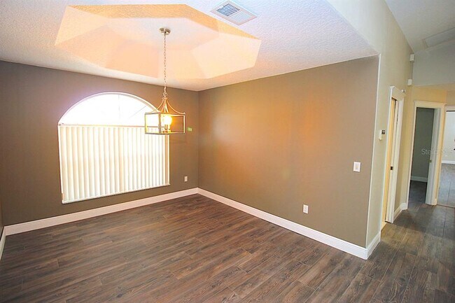 Building Photo - 20 Clarendon Ct N