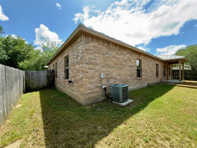 Building Photo - 216 Anne Louise Dr