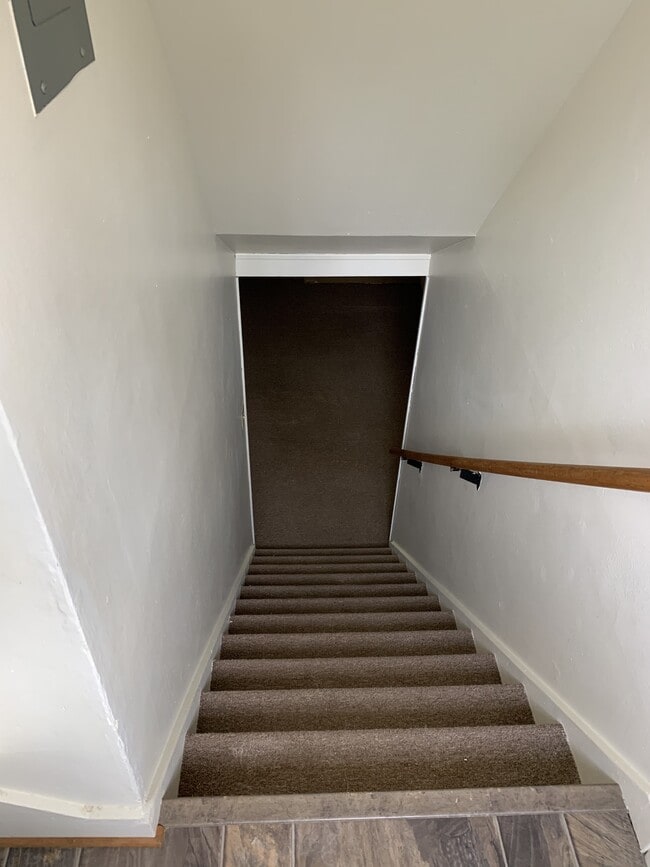 Building Photo - 624 Carol Dr