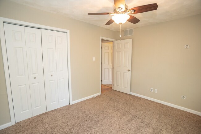 Building Photo - 710 Earl Lee Dr