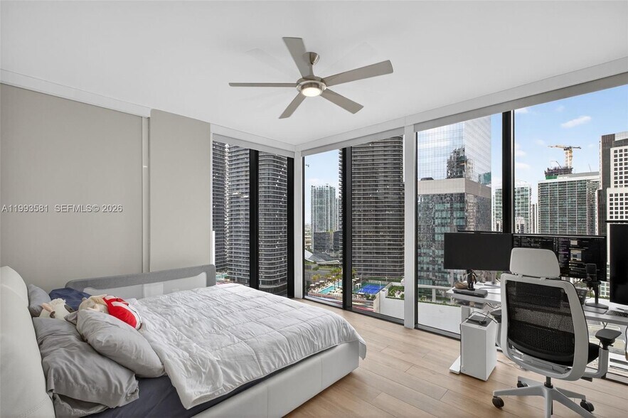 Building Photo - 1010 Brickell Ave