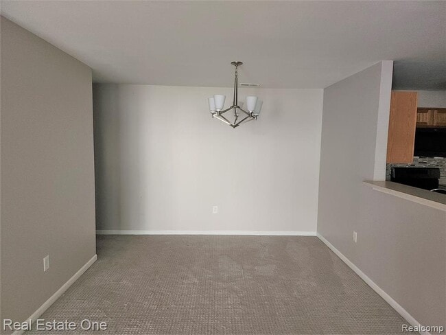 Building Photo - 3275 N Pointe Blvd