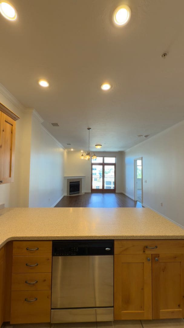 Building Photo - Luxury High Rise in Downtown Provo