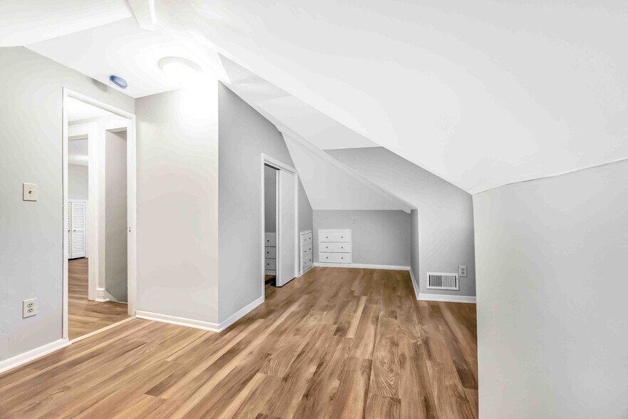 Building Photo - 208 Rocton Ave