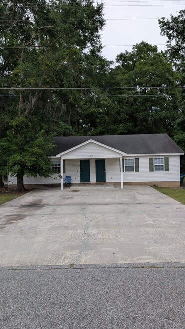 Building Photo - 813 Ash St Ext