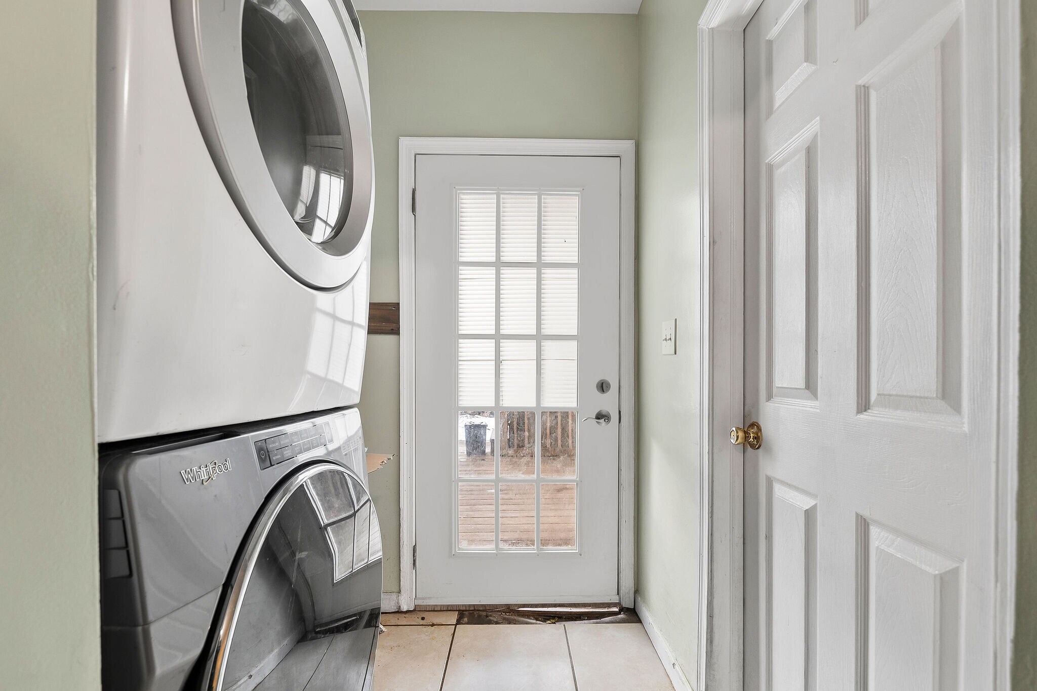 Building Photo - 15 Wales Ave