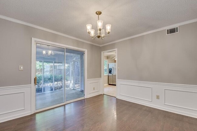 Building Photo - 2453 Riverlook Dr