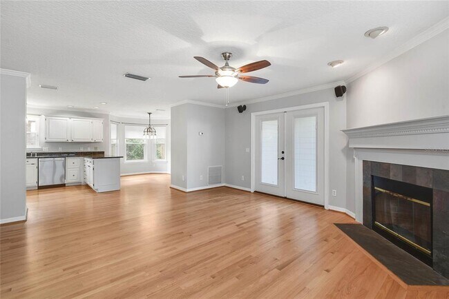 Building Photo - 1580 Oakhurst Ave