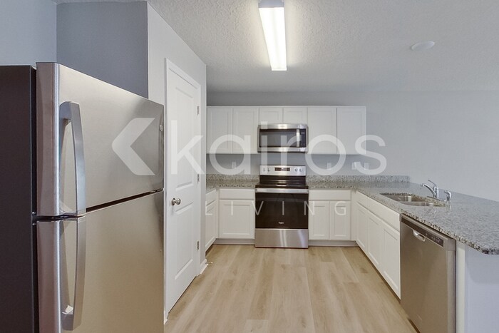 Building Photo - 1924 W Roseboro Dr