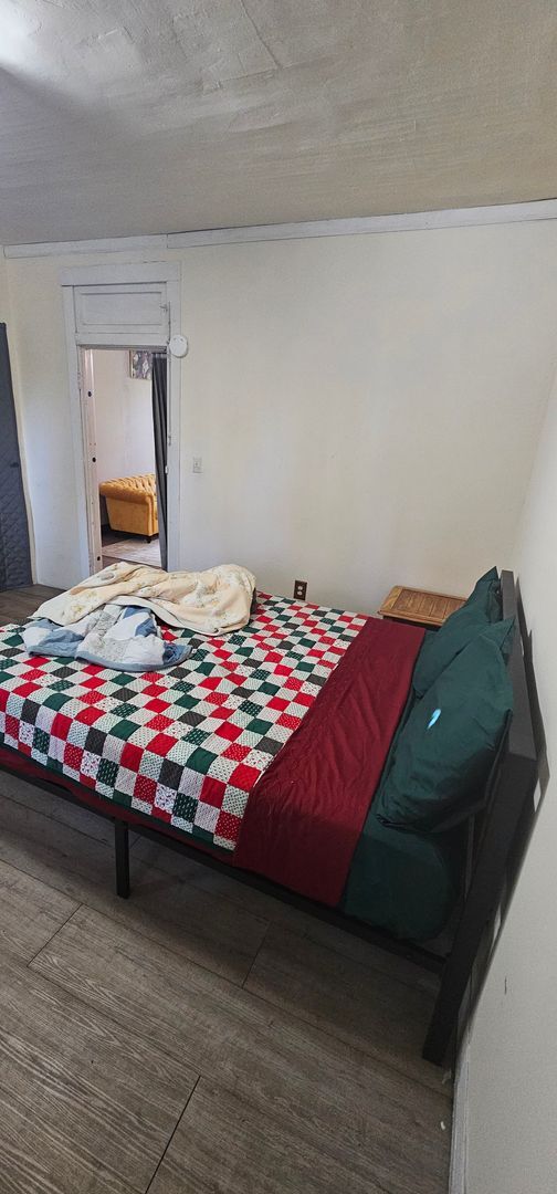 Building Photo - 882 Locust Dr