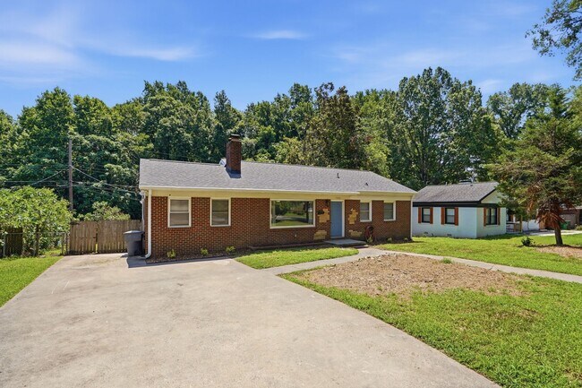 Building Photo - Move-in Ready 3 Bedroom Ranch Home in Eastway Park