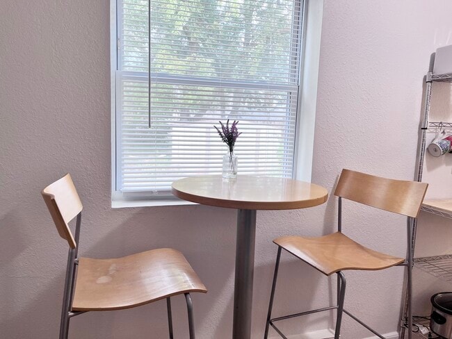 Building Photo - Rocky Court