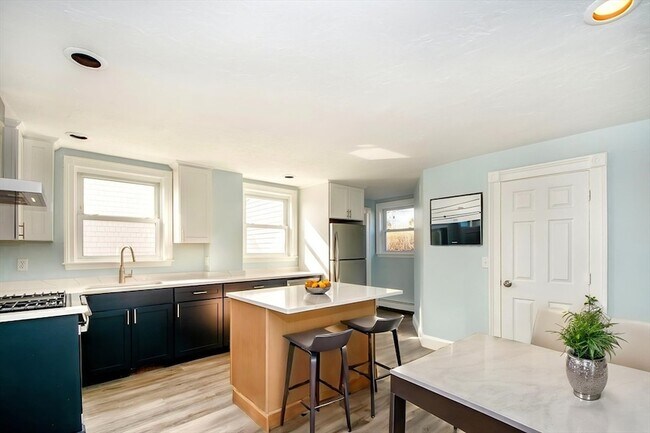 Building Photo - 7 Whitehead Ave