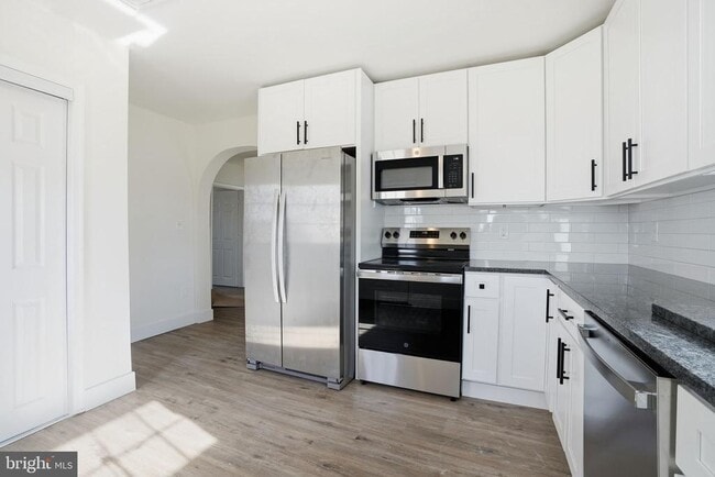 Building Photo - 1942 Ford Rd