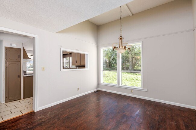 Building Photo - 4 Bedroom, 2 Bathroom in Adamsville