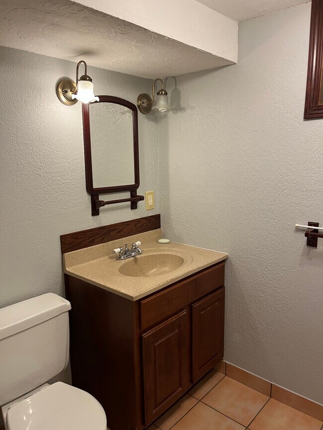 Building Photo - 10441 York Ave S