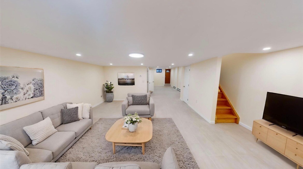 Building Photo - 90-09 68th Ave