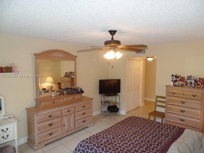 Building Photo - 280 Racquet Club Rd