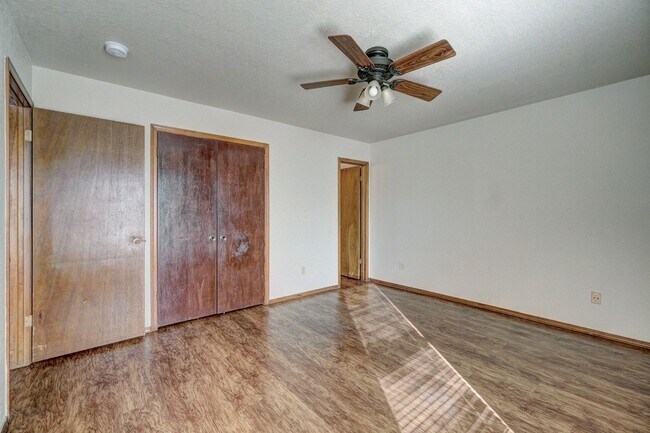 Building Photo - Comfort, Charm & Convenience in This Edmond Duplex