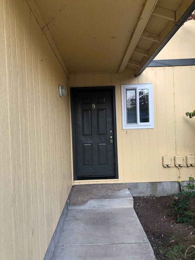 Building Photo - 226 S 59th St